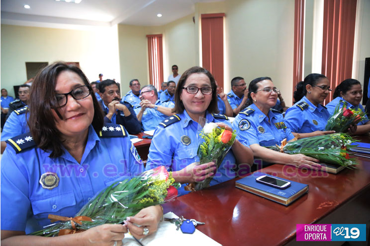 Emotivo homenaje y reconocimiento a mujeres polic&iacute;as